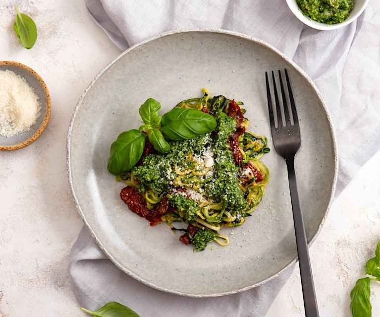 Makaron z cukinii z pesto i suszonymi pomidorami (TM5) Makaron z cukinii z pesto i suszonymi pomidorami (TM5)