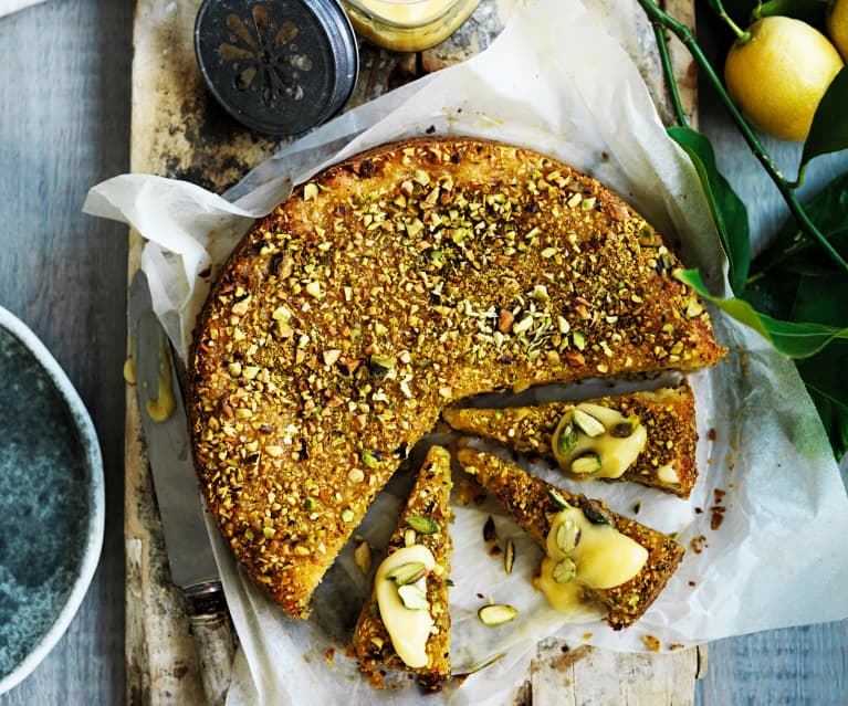 Pistachio and lemon curd cake