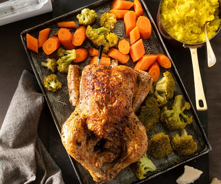 Poulet entier avec riz safrané et légumes vapeur