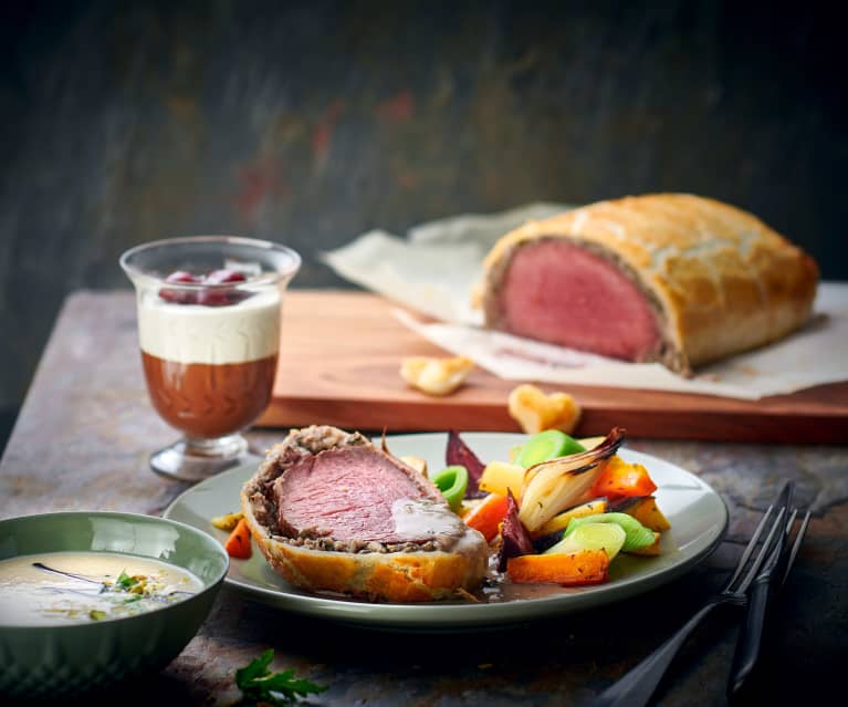 Menü: Topinambursuppe, Beef Wellington mit Ofengemüse, Lebkuchentrifle