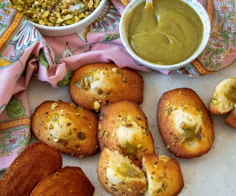 Pistachio cream madeleines