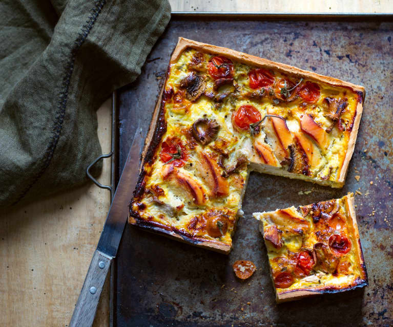 Tarte aux champignons, poulet et tomates