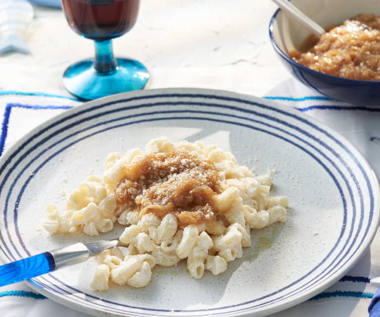 Makarounes tis kassou (Macarrones con cebolla caramelizada) - Grecia