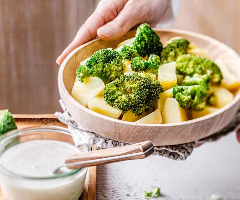 Brocoli et pommes de terre à la sauce au bleu Brocoli et pommes de terre à la sauce au bleu