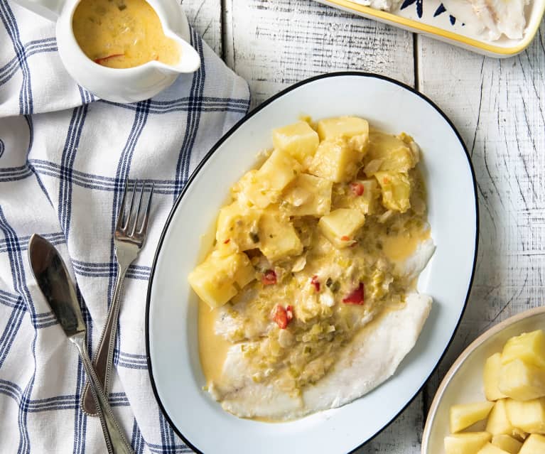 Pescado blanco con salsa de puerros y papas