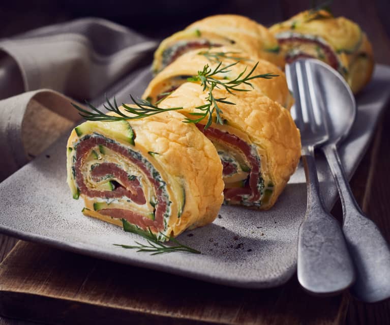 Zucchini-Rolle mit Lachs