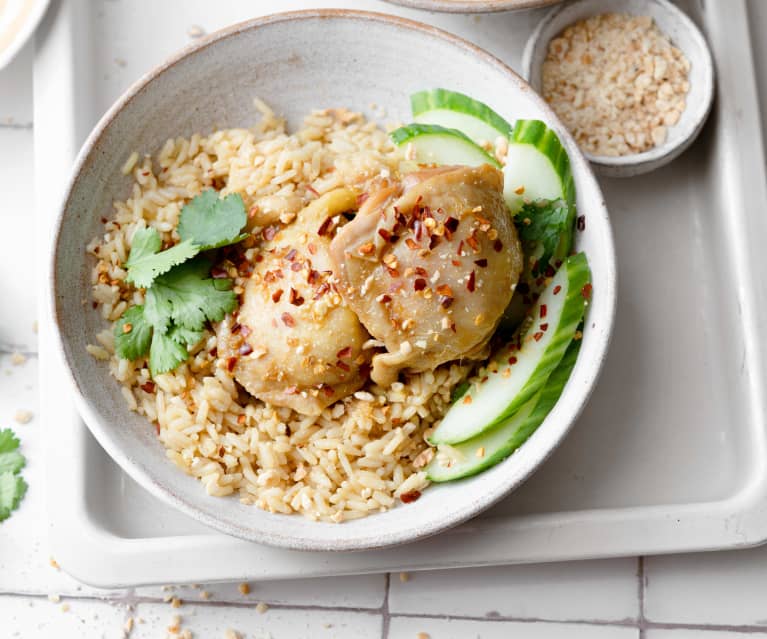 Arroz con pollo al jengibre con salsa de cacahuate