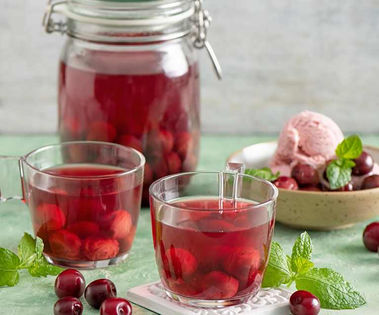 Kompot wiśniowy (w słoikach na zimę) Kompot wiśniowy (w słoikach na zimę)