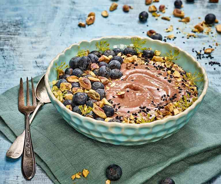 Acai smoothie bowl s banánem a mangem