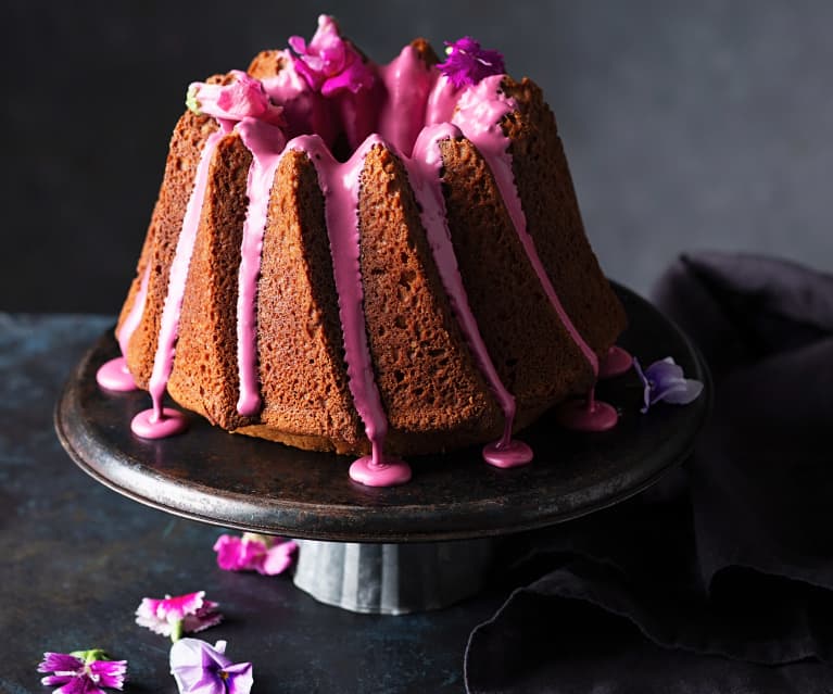 Bundt cake de mantequilla con nueces pacanas