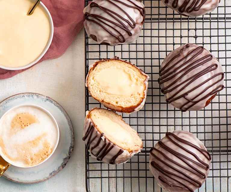 Pączki z kremem ajerkoniakowym Pączki z kremem ajerkoniakowym