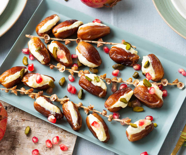 Dátiles rellenos de queso con granada y naranja