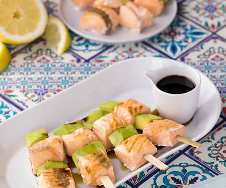 Spiedini di salmone e avocado Spiedini di salmone e avocado