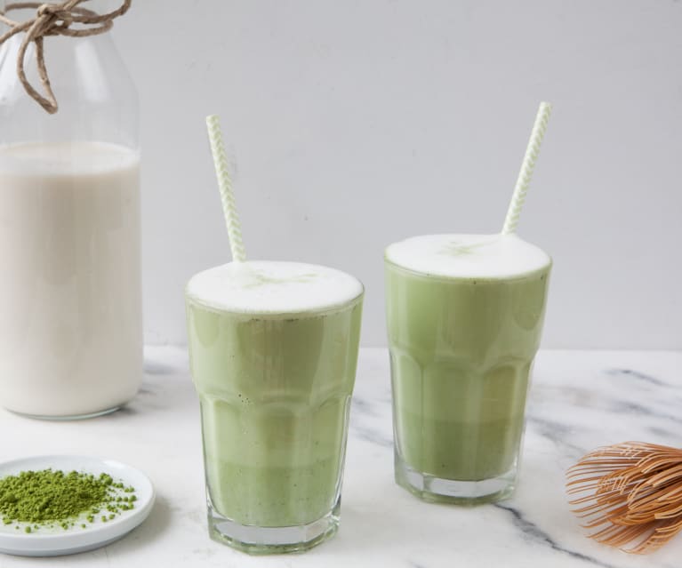 Bevanda a base di mandorla e matcha