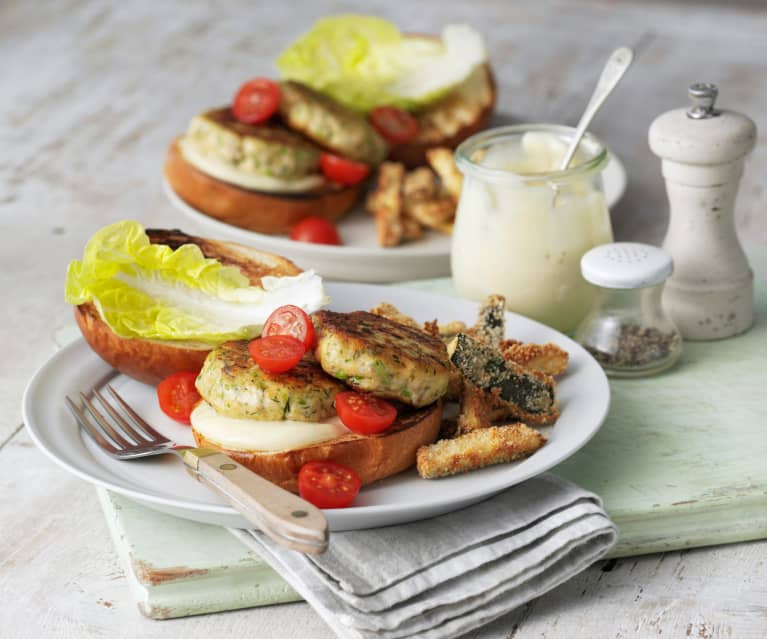 Burger de saumon au citron et aux épices, accompagné de courgettes au parmesan