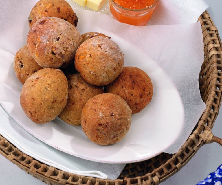 Bollos dulces de espelta con fruta seca