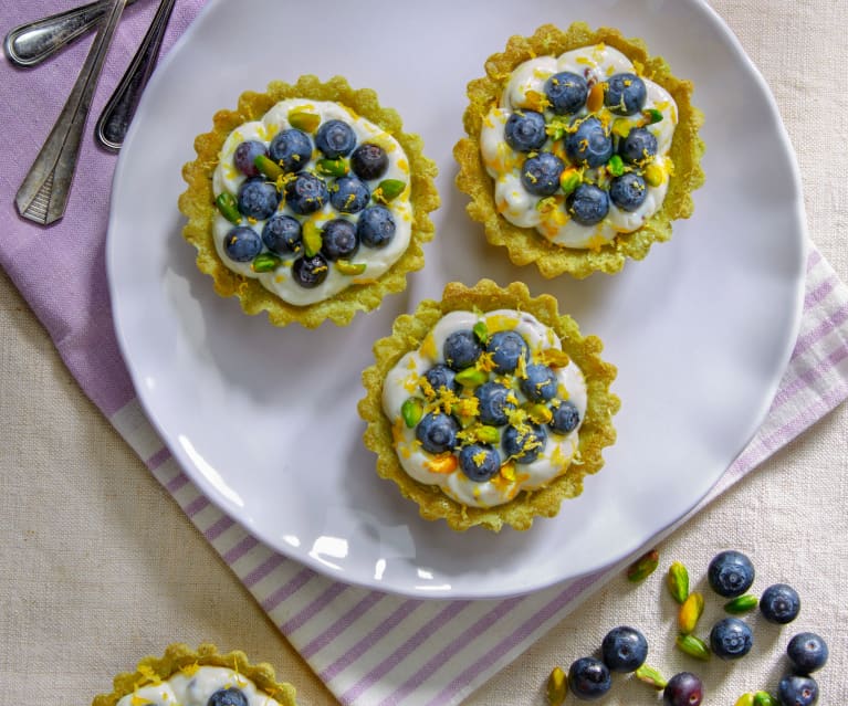 Tartellette al pistacchio, ricotta e mirtilli