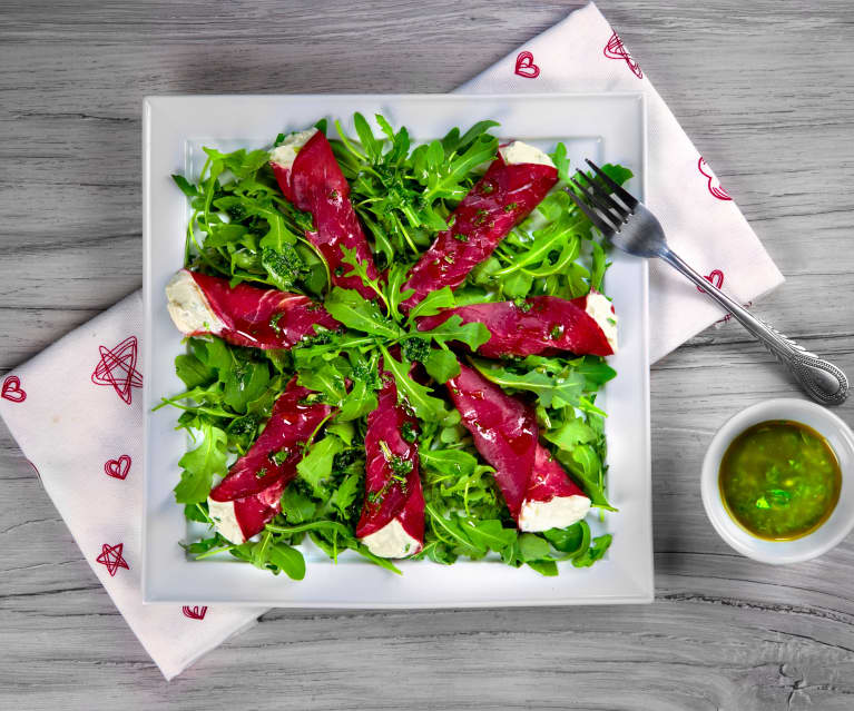 Coni di bresaola e caprino con salsa di rucola