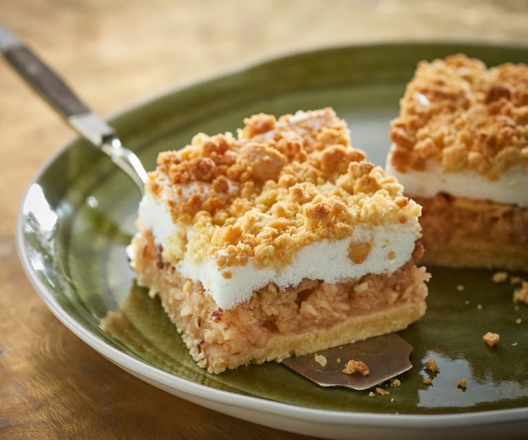 Apple crumble meringue slice