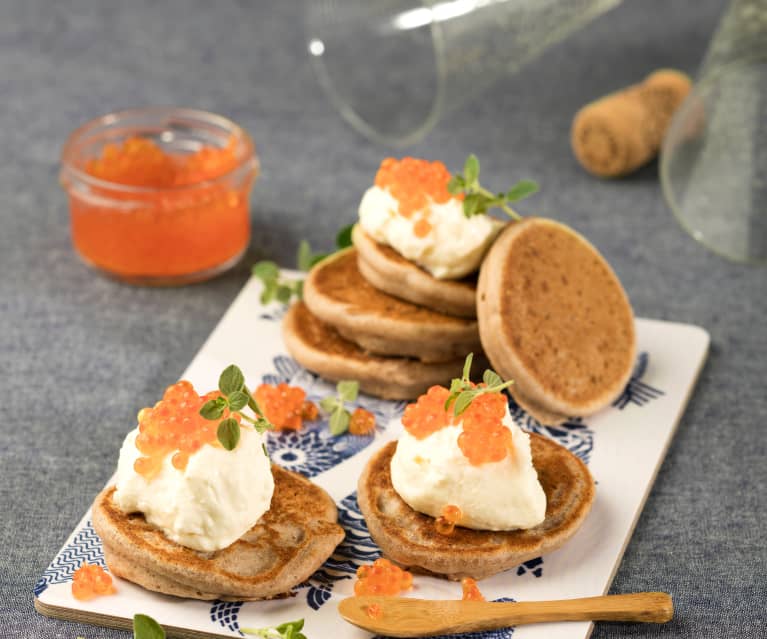 Buchweizenblinis mit Oberskren und Forellenkaviar