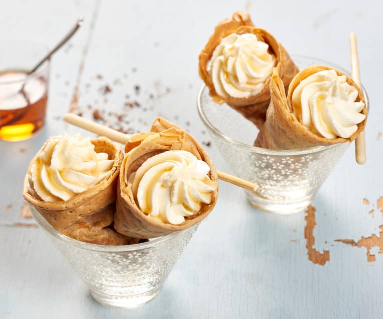 Cornets de crêpe chantilly sirop d'érable