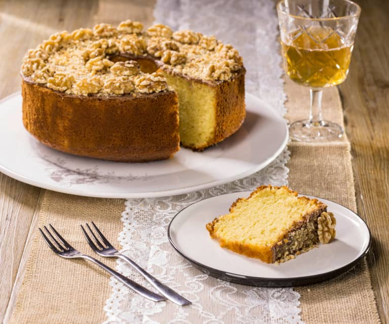 Chiffon cake alle nocciole con glassa al cioccolato al latte