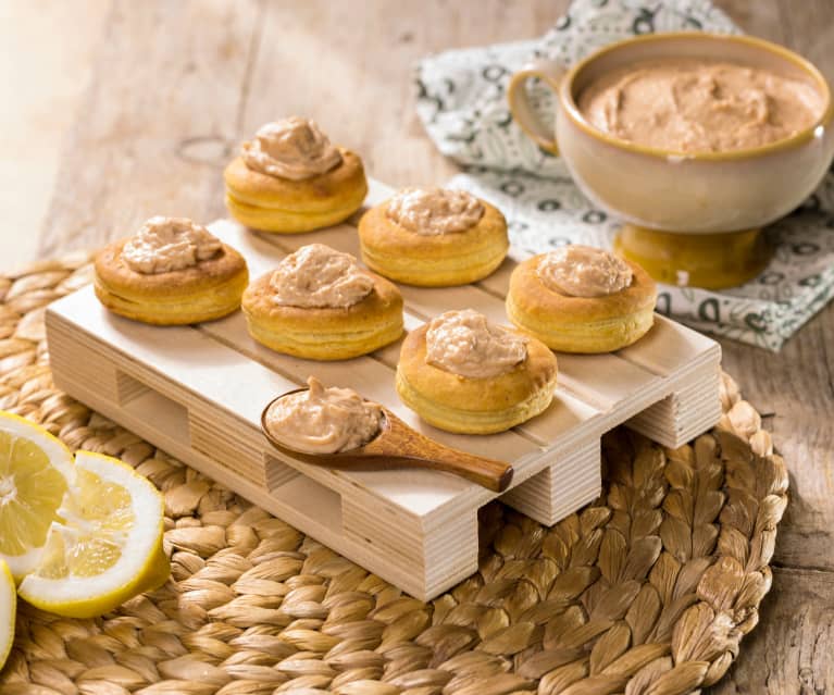 Vol-au-vent integrali con mousse di tonno e ricotta