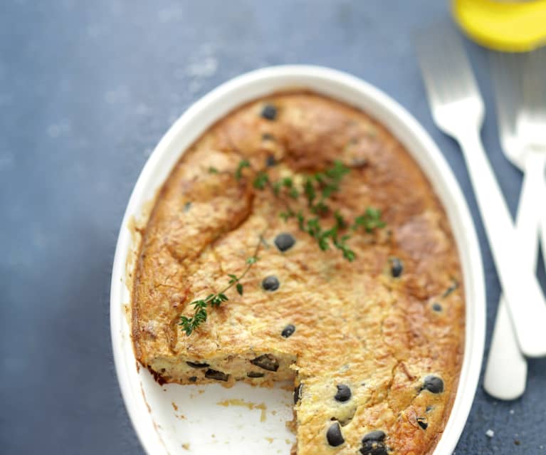 Clafoutis au thon, emmental et olives noires