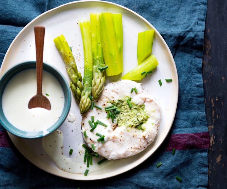 Colin farci et asperges sauce au citron