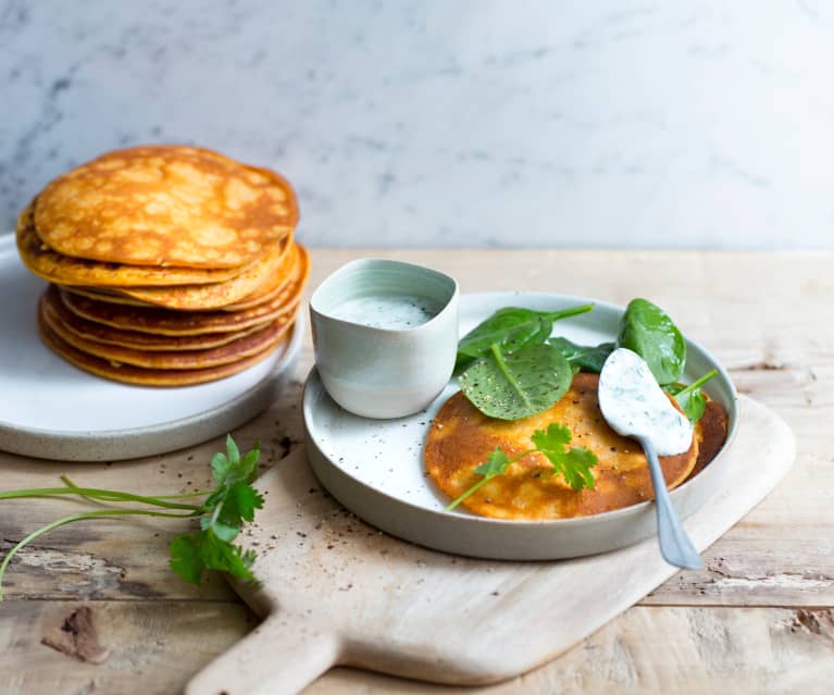 Blinis de patate douce, yaourt à la coriandre