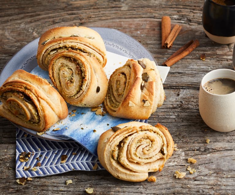 Viennoiseries à la pâte d'amande et aux graines de potiron