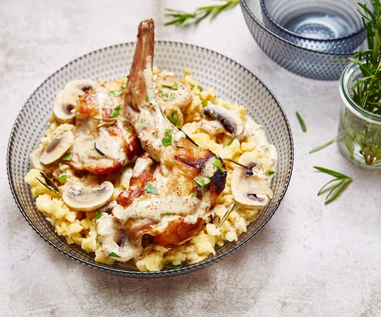 Effiloché de lapin à la moutarde et champignons, poêlée de spaetzle