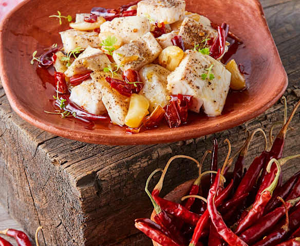 Pescado con ajo y chile de árbol