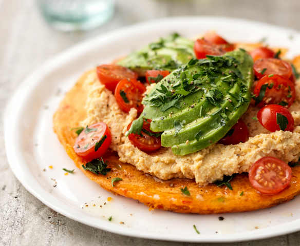 Glutenfri kikærtepandekage med hummus (2500 kcal)
