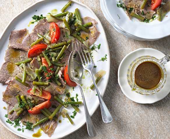 Lauwarmer Fisolen-Rindfleisch-Salat