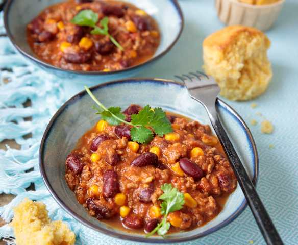 Chili de carne con muffins de maíz