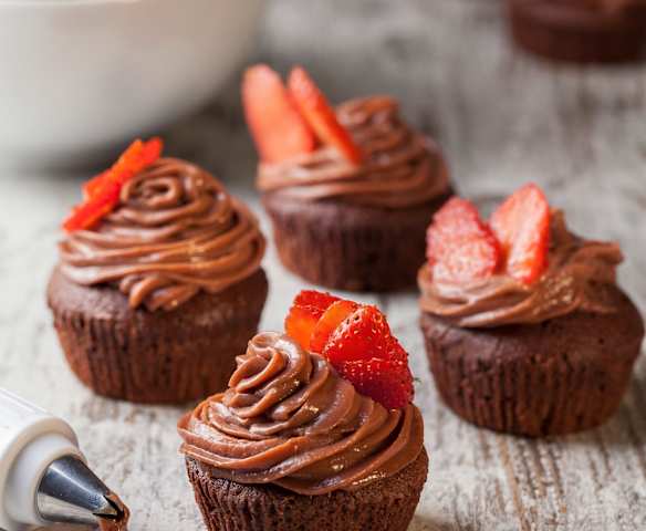 Cupcake al cioccolato con ganache alle fragole