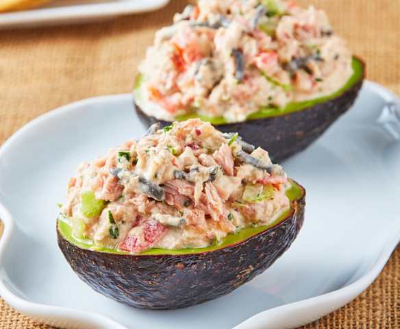 Aguacates rellenos de atún
