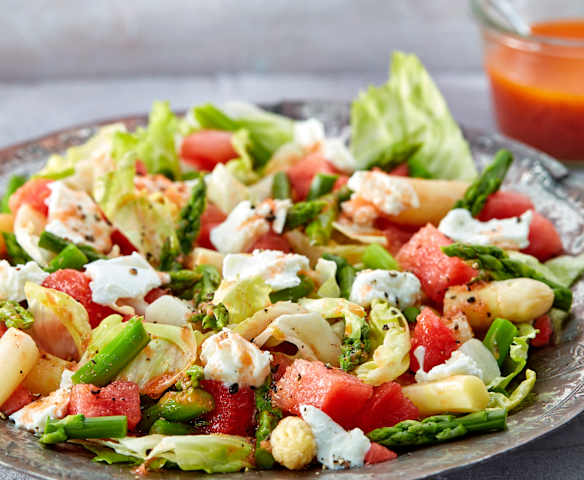 Insalata di anguria e asparagi con vinaigrette