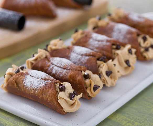 Cannoli al cacao con crema de café