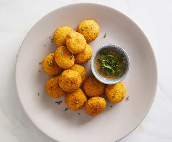 Falafel alle carote con salsa tahini Falafel alle carote con salsa tahini