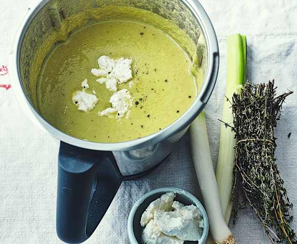 Soupe de poireaux au thym et au fromage frais