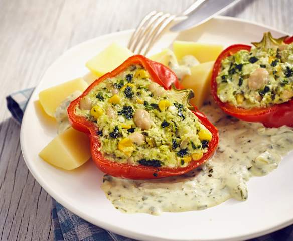 Gefüllte Paprikahälften mit Kartoffeln