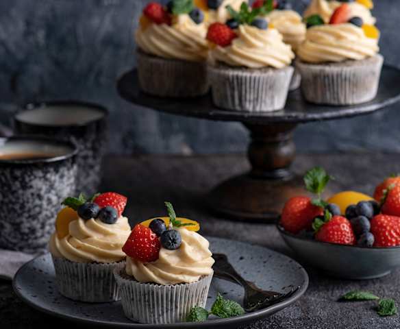 Babeczki z kremem budyniowym i owocami (Papavero)