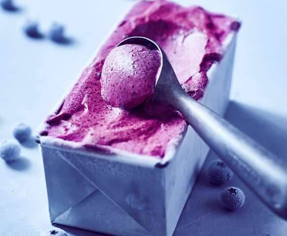 Blaubeer-Eis-Schaum