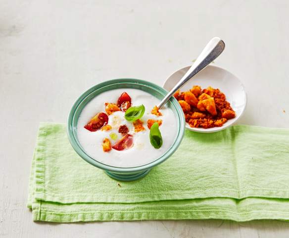 Kalte Caprese-Suppe Kalte Caprese-Suppe
