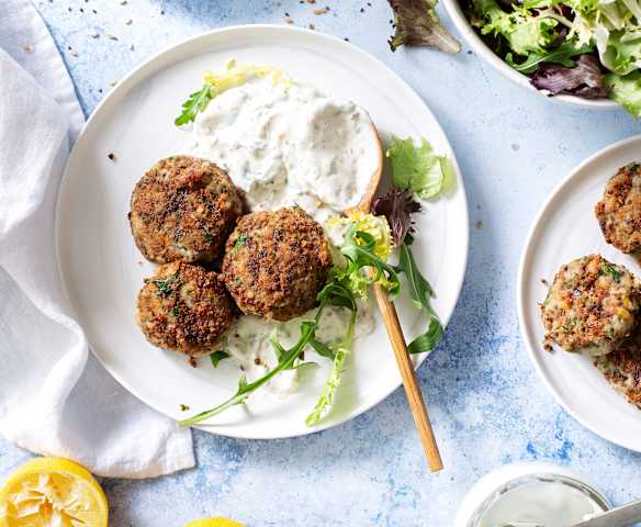 Falafel de judías blancas y chía con salsa de yogur y limón
