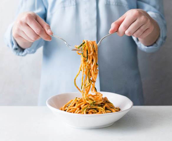 Raw zucchini bolognaise (Thermomix® Spiralizer, using modes)