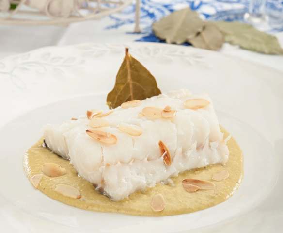 Bacalao con salsa de almendras