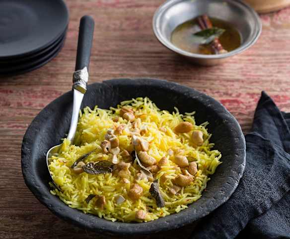 Pilaf with fragrant tarka